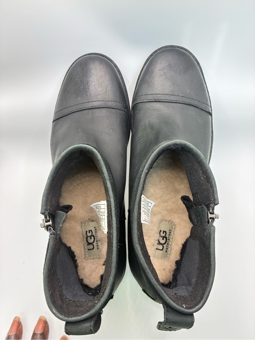 UGG women Black Leather Shearling-Lined Chukka Boots